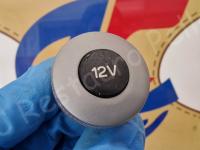 Ferrari 599 GTO - Restauro plastiche appiccicose >>>>>>>>>>>>>>>>>>>>> - Il tappo per l'alimentazione a 12V sul tunnel centrale. (PRIMA)