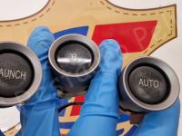 Ferrari 599 GTO - Restauro plastiche appiccicose >>>>>>>>>>>>>>>>>>>>> - I tre pulsanti del cambio automatico. (PRIMA)