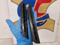 Ferrari 599 GTO - Restauro plastiche appiccicose >>>>>>>>>>>>>>>>>>>>> - Le piccole bocchette aria sulle portiere per lo sbrinamento dei finestrini laterali. (PRIMA)