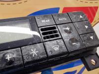 Maserati Quattroporte S – Restauro completo delle plastiche appiccicose - Dettagli. (PRIMA)