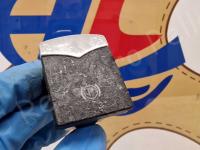 Maserati Quattroporte S – Restauro completo delle plastiche appiccicose - Il pulsante del freno di stazionamento. (PRIMA)