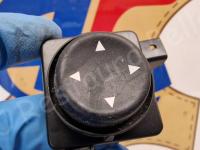 Maserati Quattroporte S – Restauro completo delle plastiche appiccicose - I comandi dei sedili elettrici. (PRIMA)