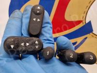 Maserati Quattroporte S – Restauro completo delle plastiche appiccicose - I comandi dei sedili elettrici lato guida. (PRIMA)