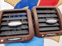 Maserati Quattroporte S – Restauro completo delle plastiche appiccicose - Le bocchette anteriori laterali. (PRIMA)