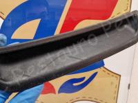 Maserati Quattroporte S – Restauro completo delle plastiche appiccicose - Una modanatura del tunnel centrale. (PRIMA)