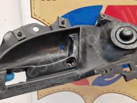 Maserati Quattroporte S – Restauro completo delle plastiche appiccicose - Portiera di guida. (PRIMA)