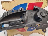 Maserati Quattroporte S – Restauro completo delle plastiche appiccicose - Portiera posteriore sinistra. (PRIMA)