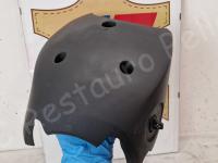 Maserati Quattroporte S – Restauro completo delle plastiche appiccicose - La parte inferiore del copripiantone sterzo. (PRIMA)