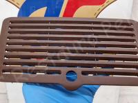 Maserati Quattroporte S – Restauro completo delle plastiche appiccicose - La grata anteriore al centro del cruscotto. (PRIMA)