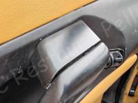 Ferrari F355 – Restauro completo delle plastiche e della pelle >>>>>>>>> - Particolare della maniglia di apertura. (PRIMA)