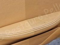Ferrari F355 – Restauro completo delle plastiche e della pelle >>>>>>>>> - Dettaglio del 50/50 Pulito/Sporco sul bracciolo. (DURANTE)