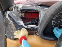 Ferrari F355 – Restauro completo delle plastiche e della pelle >>>>>>>>> - Lavaggio ed igienizzazione di tutte le superfici in pelle dell'abitacolo. (DURANTE)