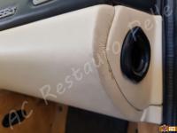 Ferrari 456 GT - anno 1994 - Pulizia interno in pelle e piccoli restauri ai sedili - Dettaglio della parte inferiore del cruscotto lato passeggero. (PRIMA)