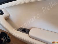 Ferrari 456 GT - anno 1994 - Pulizia interno in pelle e piccoli restauri ai sedili - Dettaglio della portiera lato passeggero. (PRIMA)
