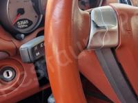 Porsche Boxster S 987 – Restauro completo dell’interno (pelle e plastiche) - Dettaglio del volante. (PRIMA)