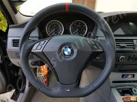 BMW serie 5 (E60) - anno 2006/2008 - Rivestimento volante in vera pelle con personalizzazione - Il volante montato. (PRIMA)