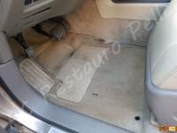 Nissan Murano  - anno 2009 - Pulizia interno in pelle e restauro pomello cambio - Particolare della zona piedi lato guida. (PRIMA)