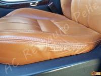 Range Rover Sport - anno 2010 - Restauro di sedili e plastiche e pulizia interno in pelle - Dettaglio del fianchetto sinistro della seduta lato guida. (PRIMA)