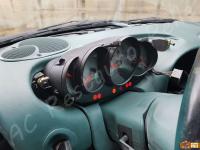 Porsche 911 Carrera 4 (996) - anno 1999 - Restauro completo dell’interno in pelle e della radica - Dettaglio del cockpit. (PRIMA)