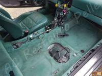 Porsche 911 Carrera 4 (996) - anno 1999 - Restauro completo dell’interno in pelle e della radica - Panoramica dell'abitacolo lato passeggero. (PRIMA)