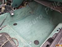 Porsche 911 Carrera 4 (996) - anno 1999 - Restauro completo dell’interno in pelle e della radica - Particolare zona piedi lato passeggero. (PRIMA)