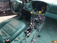 Porsche 911 Carrera 4 (996) - anno 1999 - Restauro completo dell’interno in pelle e della radica - Panoramica consolle centrale. (PRIMA)
