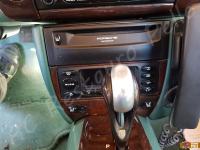 Porsche 911 Carrera 4 (996) - anno 1999 - Restauro completo dell’interno in pelle e della radica - Dettaglio console centrale e leva cambio automatico. (PRIMA)