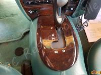 Porsche 911 Carrera 4 (996) - anno 1999 - Restauro completo dell’interno in pelle e della radica - Dettaglio della base del cambio automatico. (PRIMA)