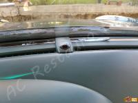Porsche 911 Carrera 4 (996) - anno 1999 - Restauro completo dell’interno in pelle e della radica - Dettaglio centrale del profilo alla base del parabrezza. (PRIMA)