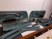 Porsche 911 Carrera 4 (996) - anno 1999 - Restauro completo dell’interno in pelle e della radica - I pezzi dell'interno nel nostro laboratorio. (PRIMA)