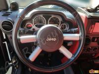 Jeep Wrangler Rubicon - anno 2009 - Rivestimento volante in vera pelle con personalizzazione  - Il volante montato sull'auto. (PRIMA)
