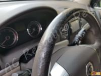 Ssangyong Korando - anno 2015 - Pulizia interno in pelle e restauro volante - Dettaglio della parte superiore della corona. (PRIMA)